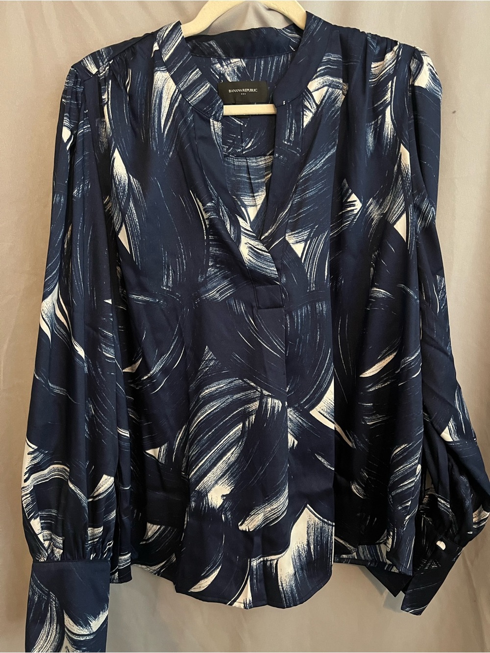 Banana Republic Navy and Cream Brushstroke Split Neck Blouse